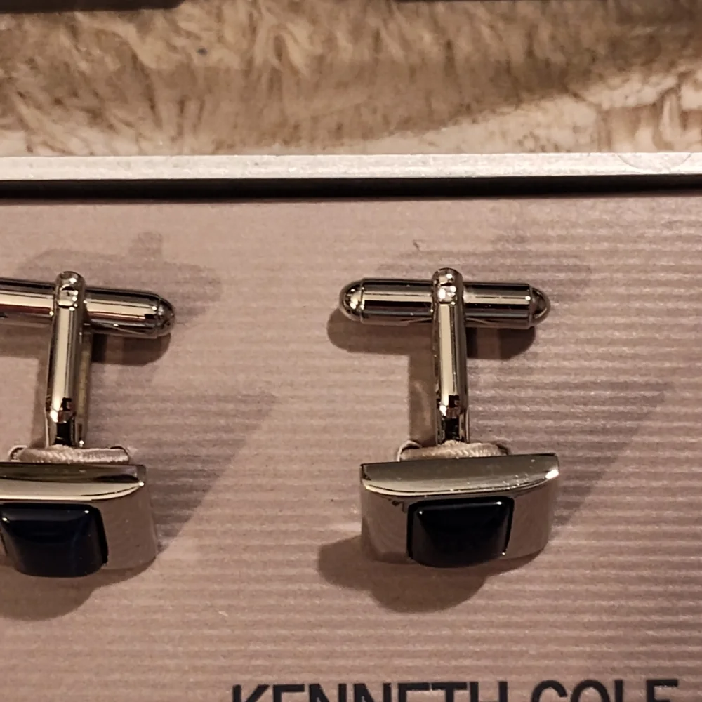NEW! Kenneth Cole Cuff Links